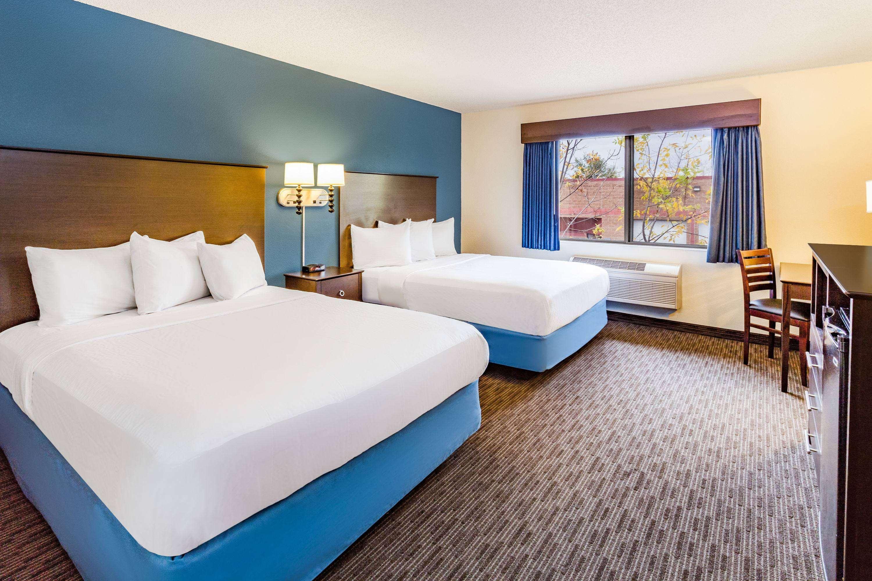 Americinn By Wyndham And Long Long Lake