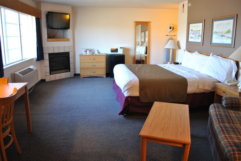 Americinn By Wyndham And Long 3*