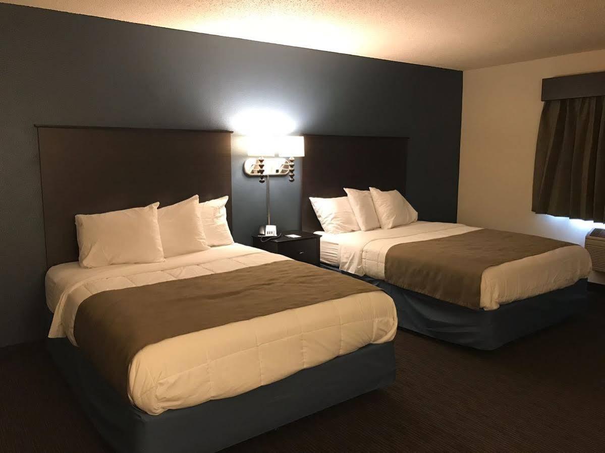 Americinn By Wyndham And Long 3*