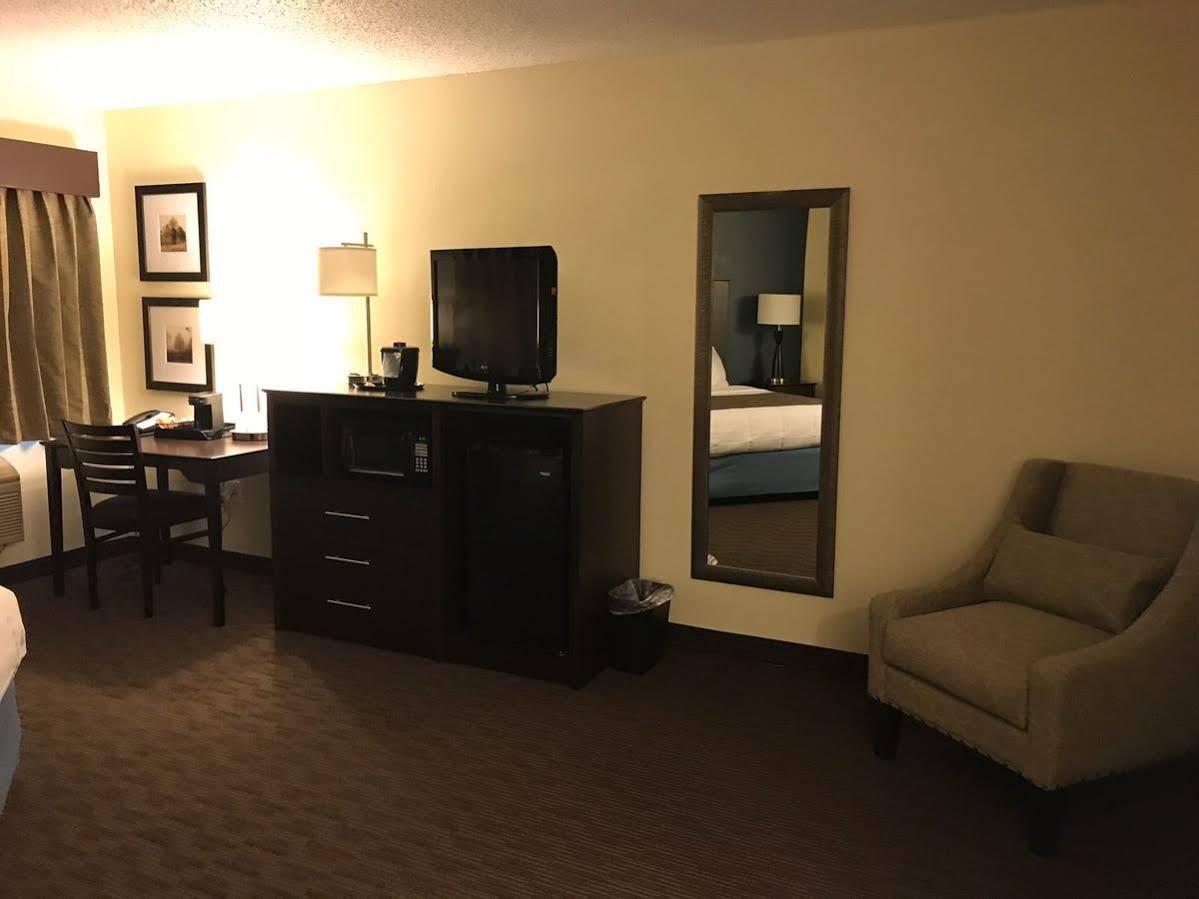 Americinn By Wyndham And Long